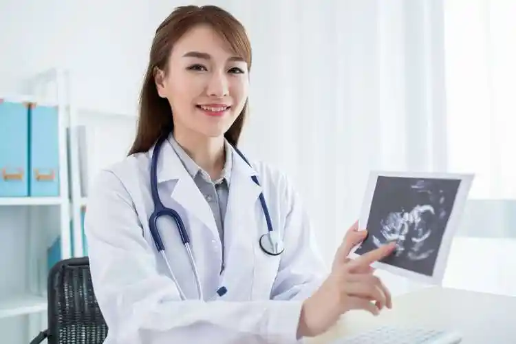 遵义跨越孕育难关：试管代生家庭的艰辛与新生喜悦